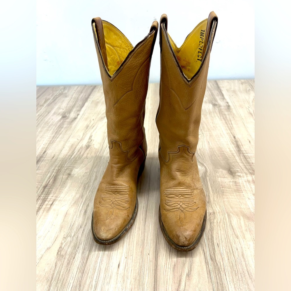 Womans Justin Cowboy Boots- 8